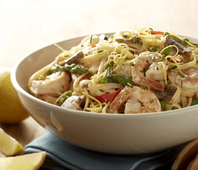 Pâtes aux légumes et crevettes avec sauce légère crème et citron