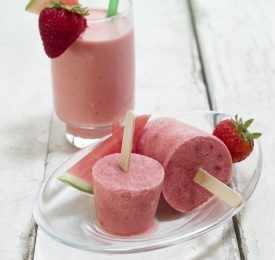 Frappés en sucette ou crème glacée à la fraise et au melon d’eau pour enfants