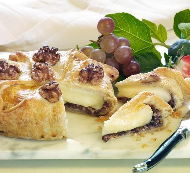 Brie aux noix et aux figues en croûte