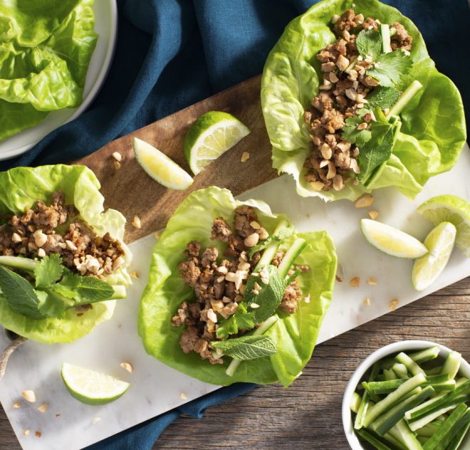 Sandwich roulé de laitue asiatique à la dinde