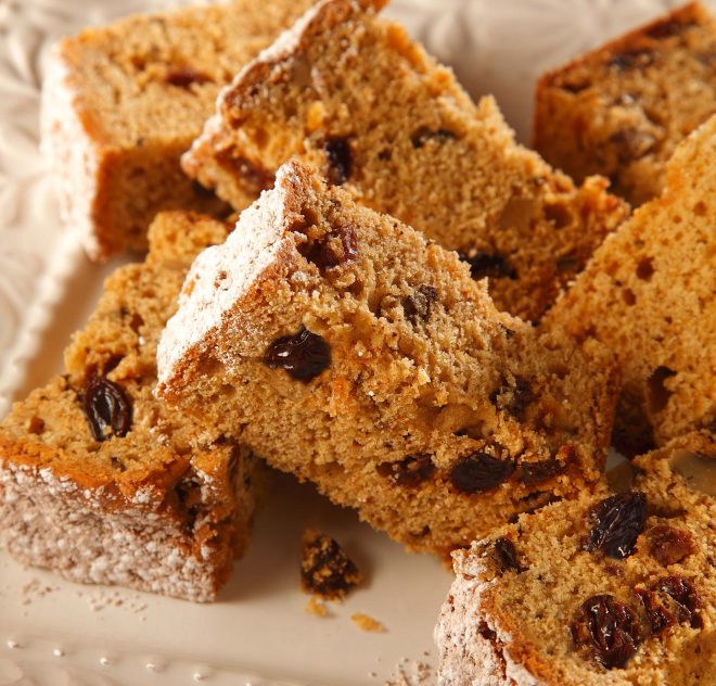 Carrés de pain aux patates douces et aux raisins secs
