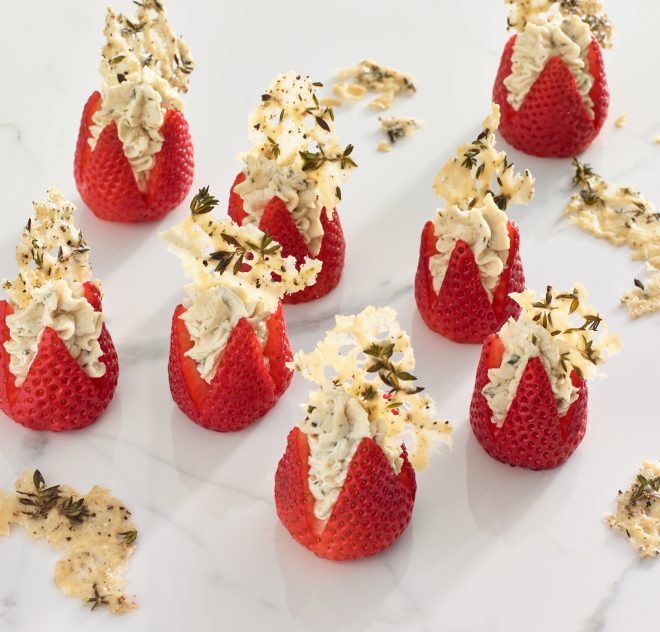 Bouchées de fraises au parmesan et vinaigre balsamique