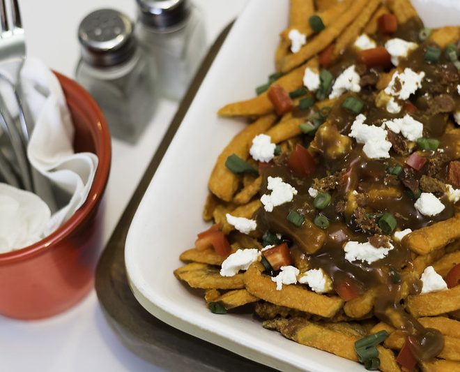 Savoureuse poutine à la patate douce