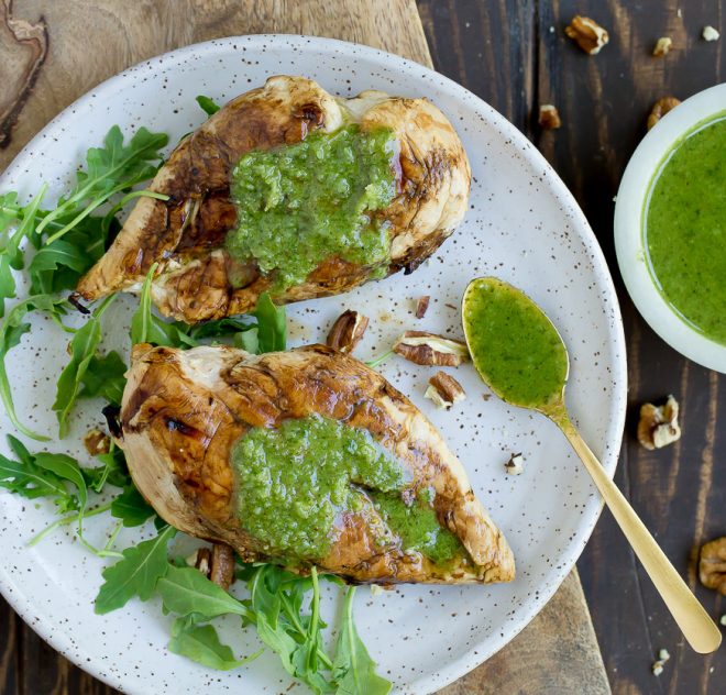 Poulet balsamique grillé avec pesto aux pacanes